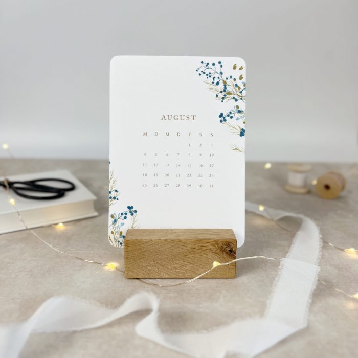 Postkartenkalender 2025 | Tischkalender mit Holzständer – Bild 3