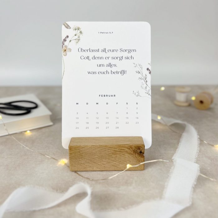 Postkartenkalender 2025 für die Seele | mit Bibelverse | Tischkalender mit Holzständer – Bild 3